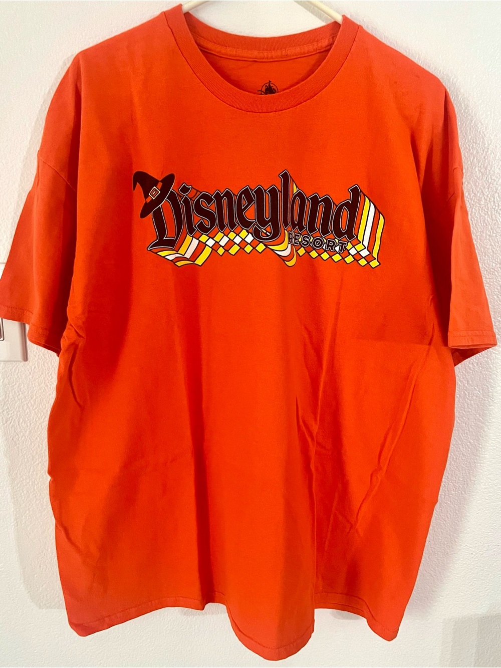 Disneyland Resort Orange T-Shirt Witch Hat Graphic XL Halloween EUC